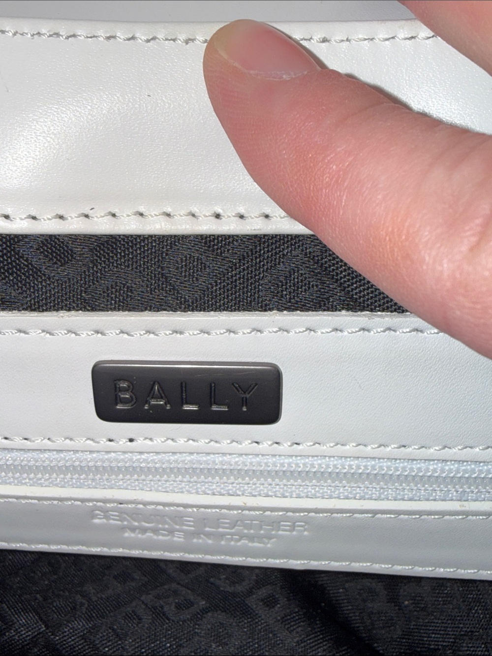 Authentic Bally White Leather Shoulder Bag extremely rare! Elegant & beautiful - Picture 4 of 11